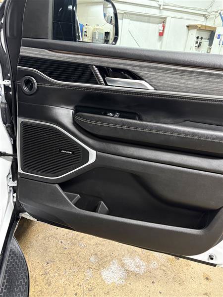 Used 2024 Jeep Wagoneer Series II w/ Flexible Seating Group AWD/4WD image 9