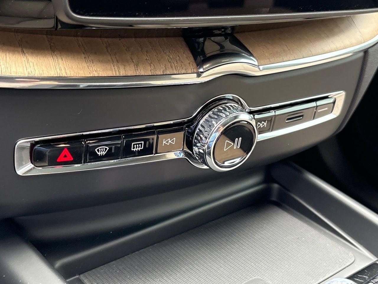 New 2026 Volvo XC60 B5 Plus w/ Protection Package Premier image 15