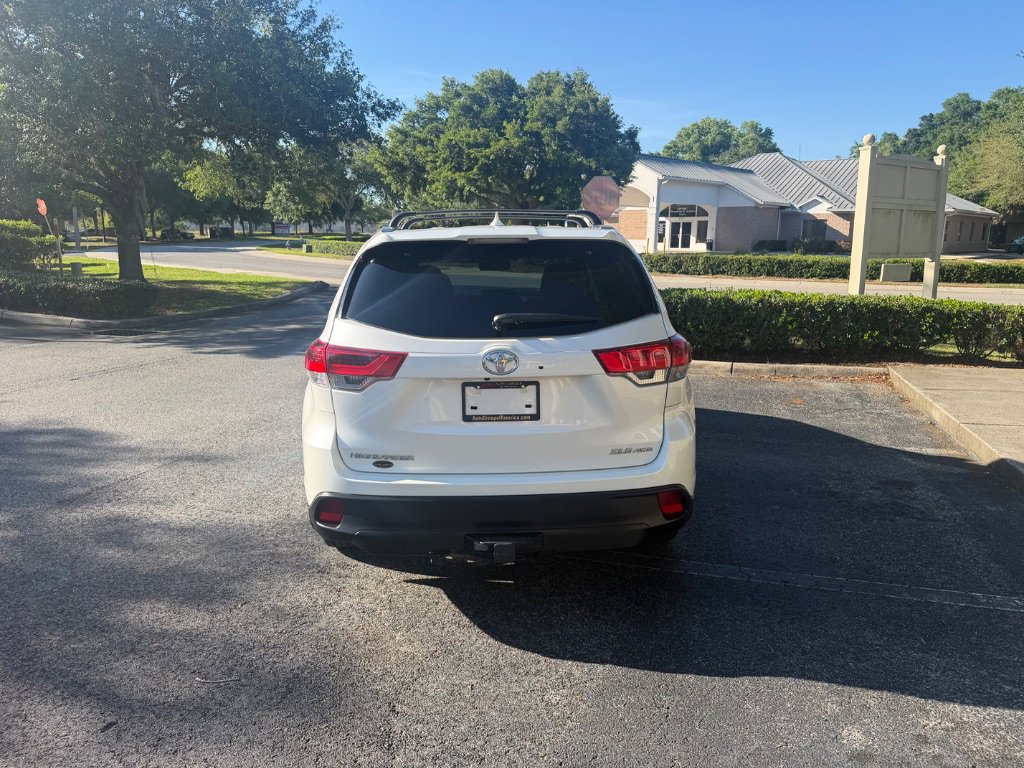 Used 2019 Toyota Highlander XLE image 9
