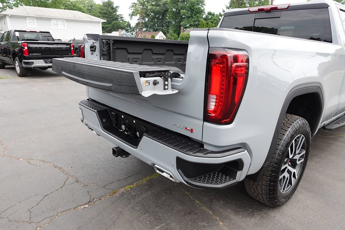 Used 2025 GMC Sierra 1500 AT4 w/ Technology Package AWD/4WD image 32