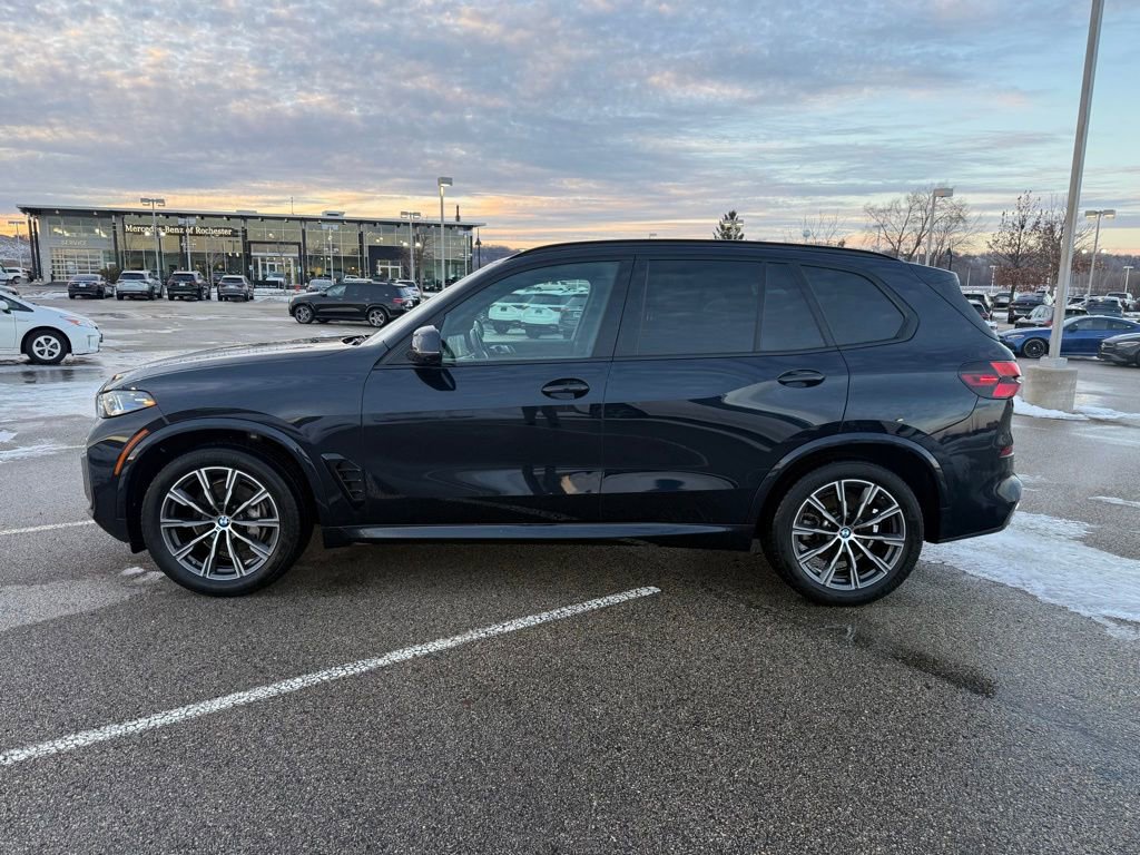 Used 2024 BMW X5 xDrive40i w/ M Sport Package image 2