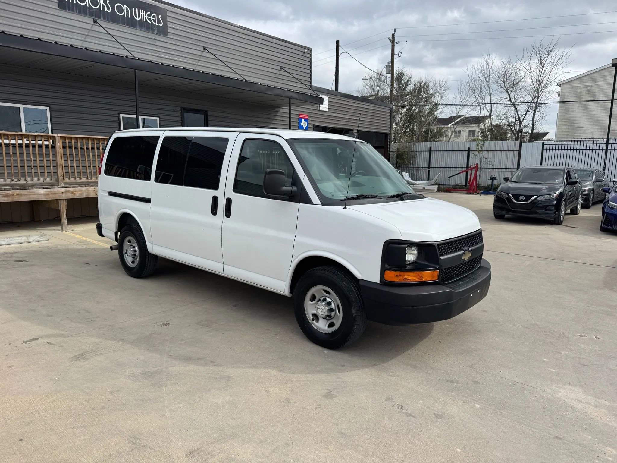 Used 2017 Chevrolet Express 2500 LS image 10