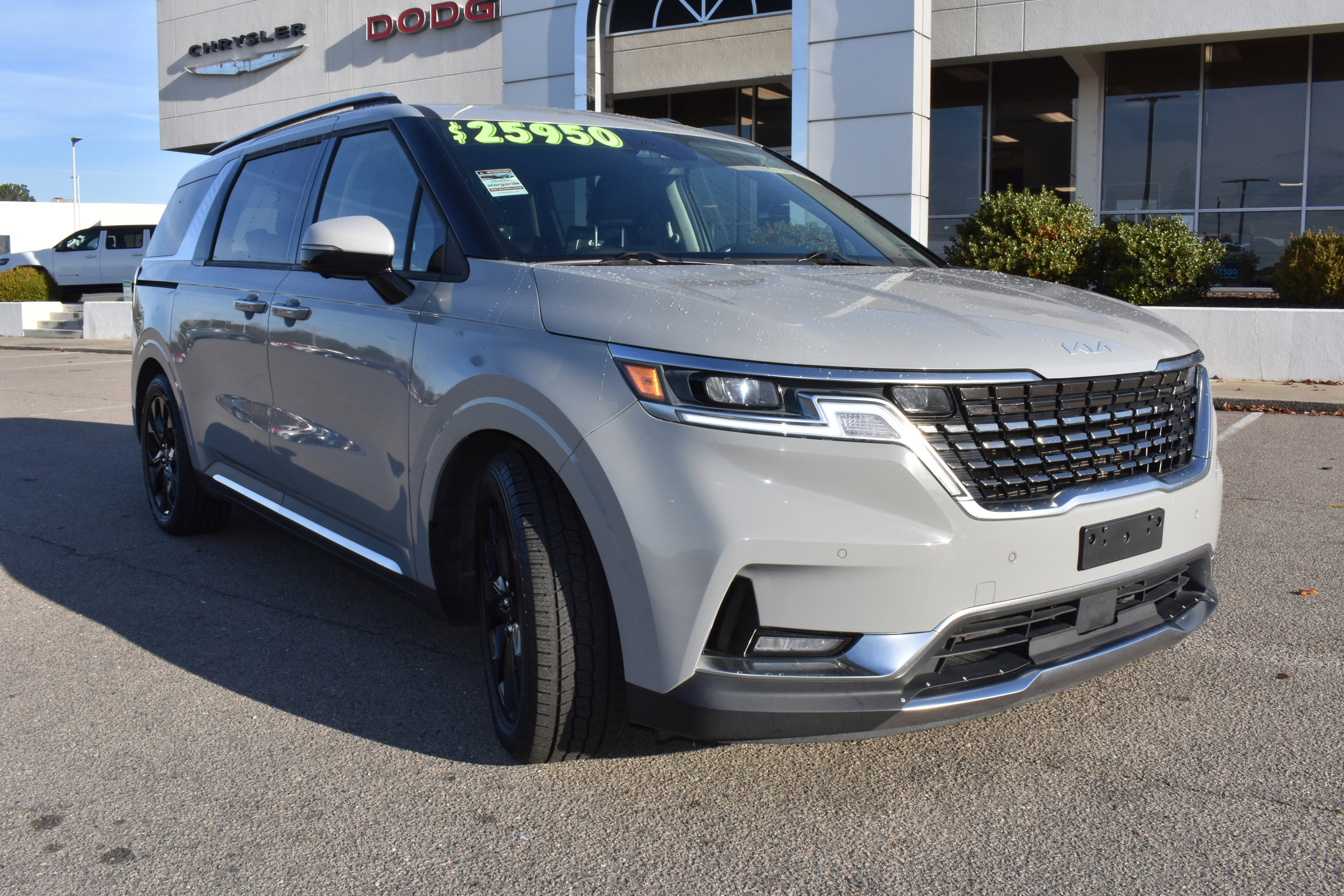 Used 2022 Kia Carnival SX image 3