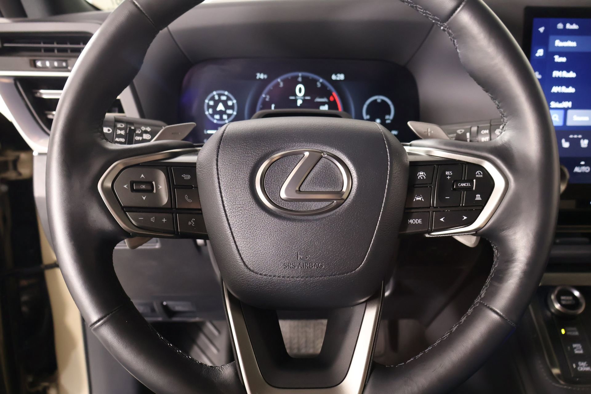 Used 2024 Lexus GX 550 AWD/4WD image 3