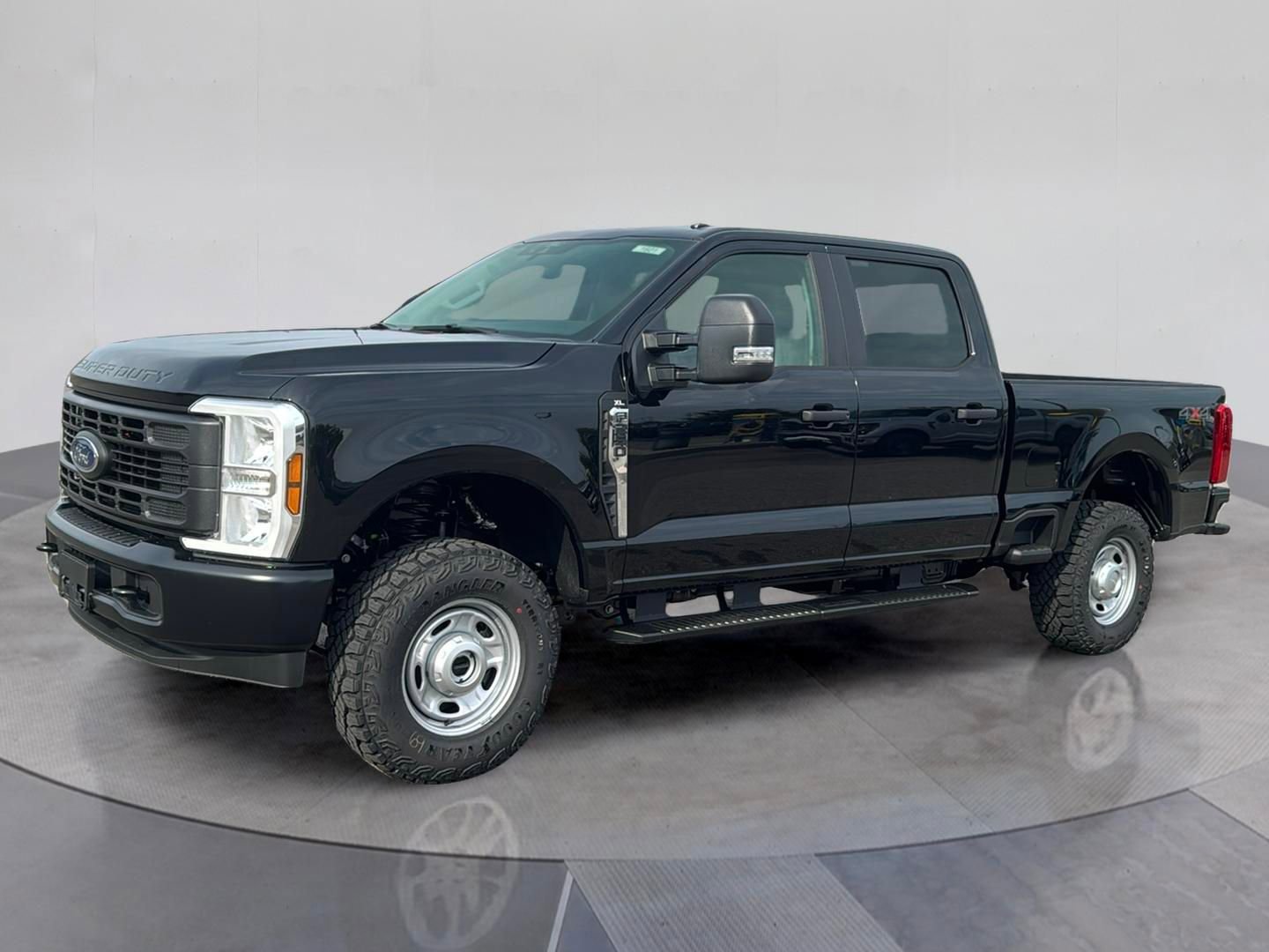 New 2026 Ford F250 4x4 Crew Cab Super Duty image 1