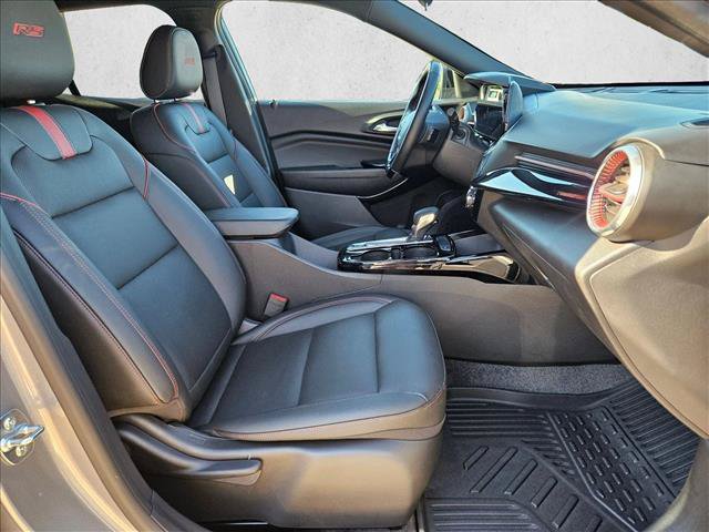 Used 2025 Chevrolet Trax RS FWD image 19