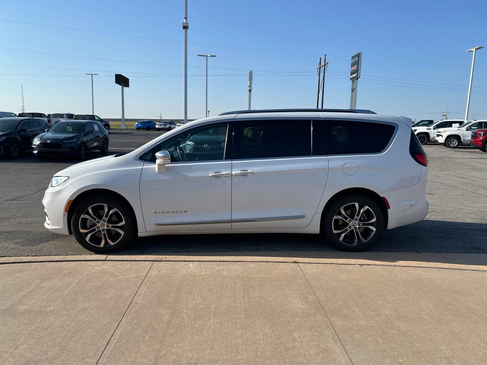 Used 2022 Chrysler Pacifica Pinnacle AWD/4WD image 8