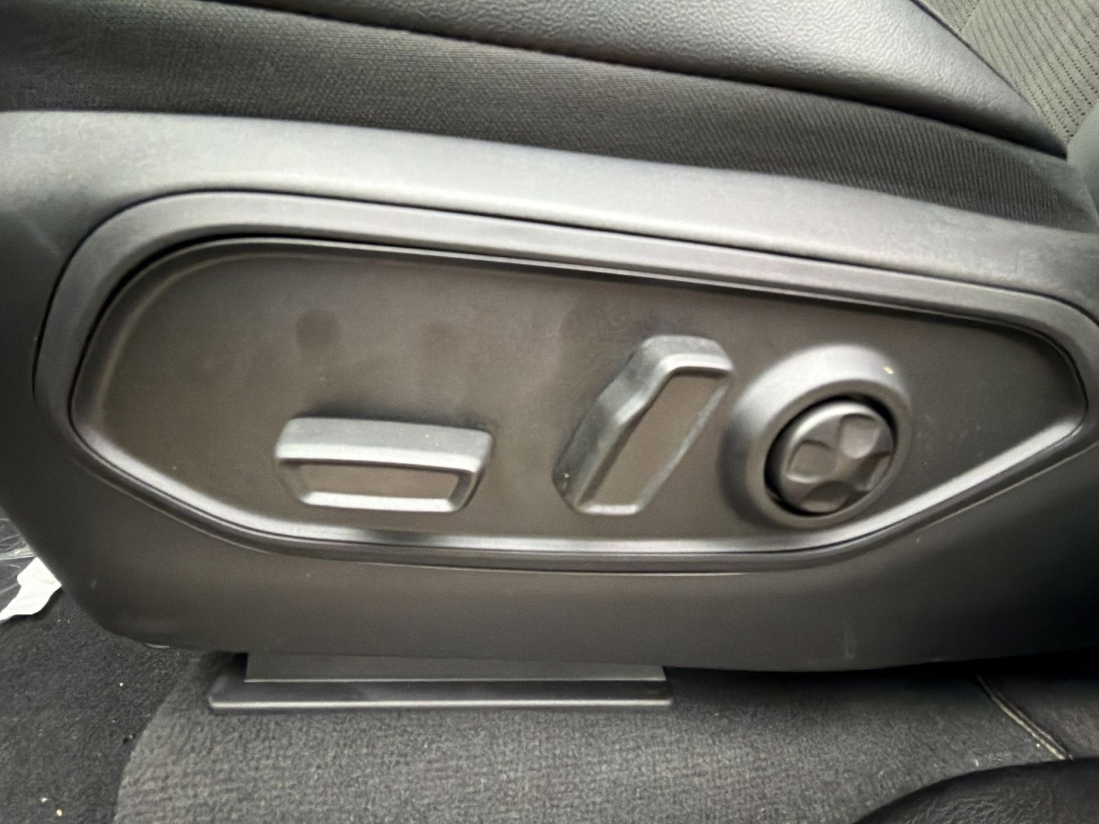 New 2025 Jeep Grand Cherokee Laredo image 14