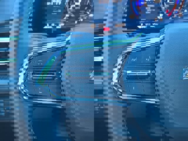 Used 2025 Chevrolet Traverse LT image 23