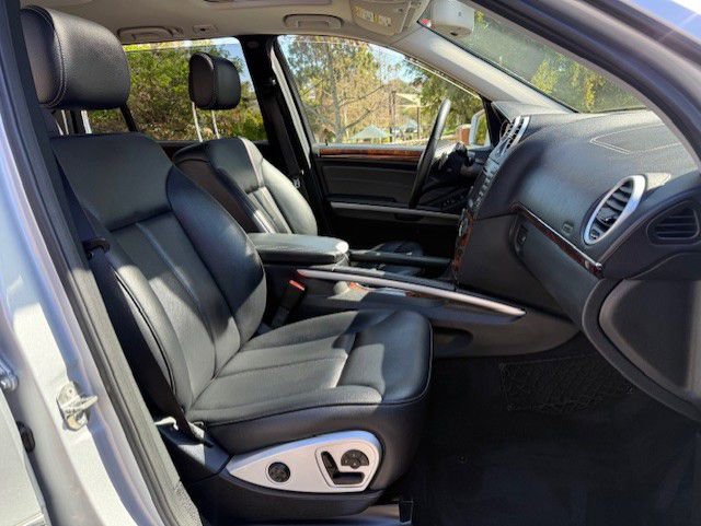 Used 2011 Mercedes-Benz GL 450 4MATIC image 32