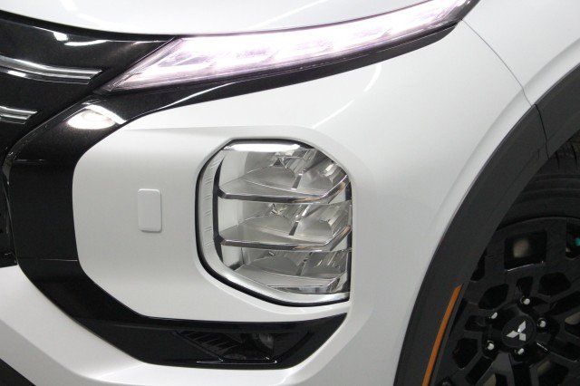 New 2026 Mitsubishi Outlander Trail Edition image 2