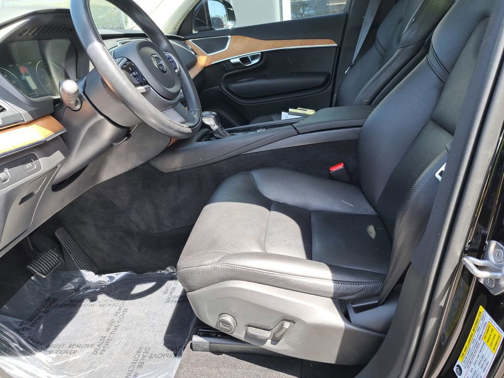 Used 2022 Volvo XC90 T6 Momentum w/ Climate Package image 22