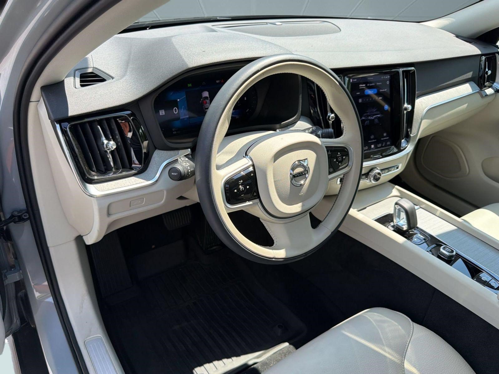 Certified 2025 Volvo V60 B5 Cross Country Plus AWD/4WD image 4