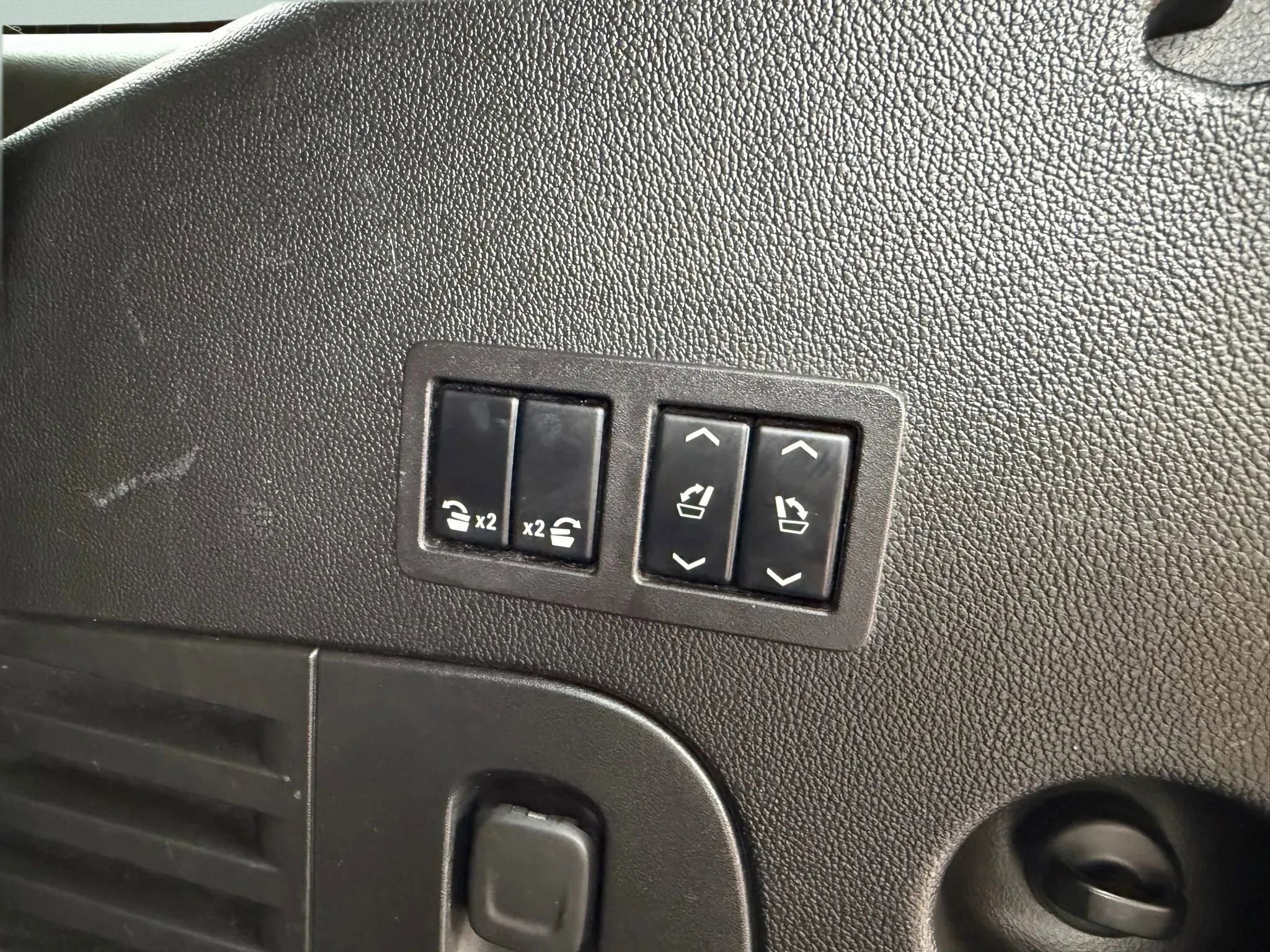 Used 2018 Cadillac Escalade Luxury image 16