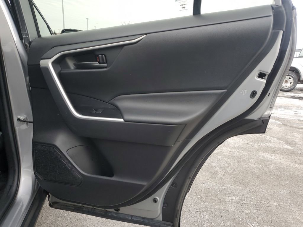 Used 2021 Toyota RAV4 LE image 37