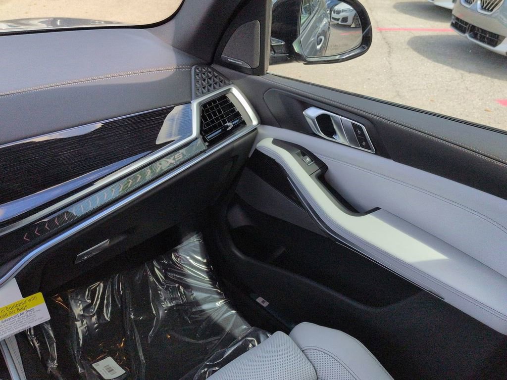 New 2026 BMW X5 xDrive40i w/ M Sport Package image 17