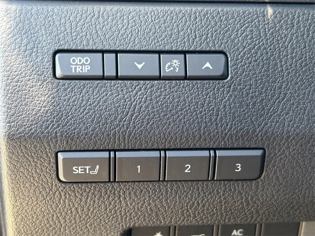 Used 2025 Lexus GX 550 image 32