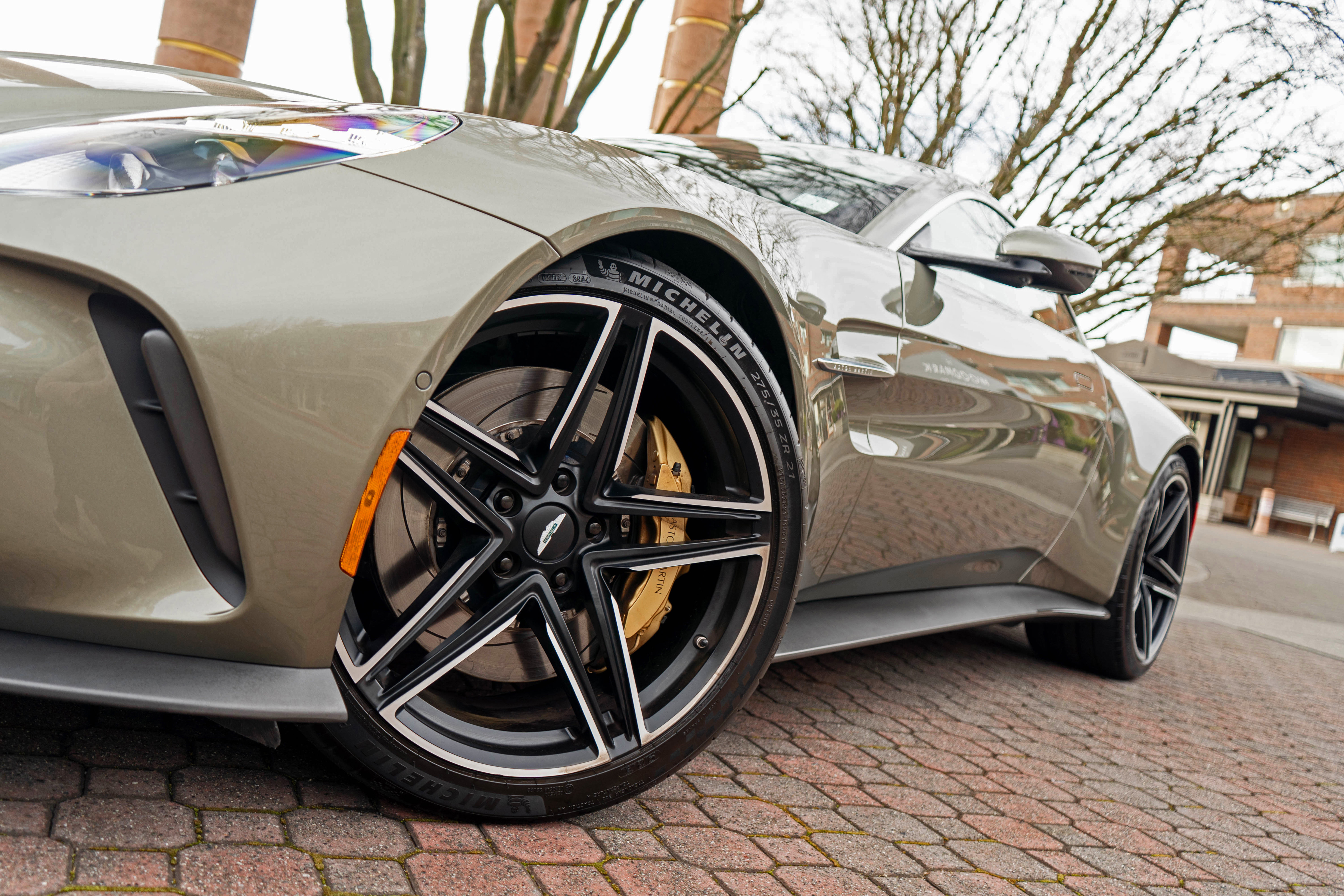 Used 2025 Aston Martin V8 Vantage Coupe image 33
