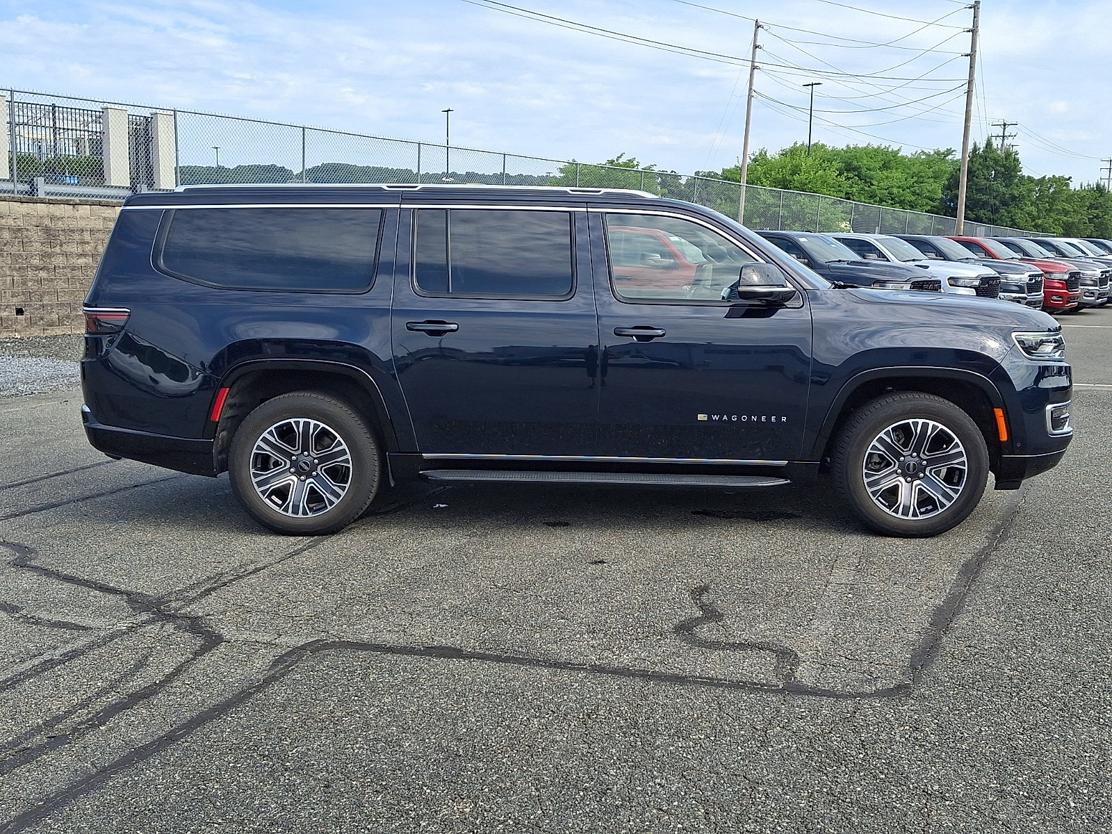 Used 2025 Jeep Wagoneer L 4WD image 7