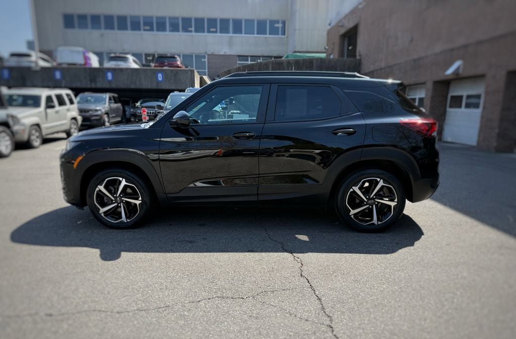 Used 2023 Chevrolet TrailBlazer RS w/ Convenience Package FWD image 9