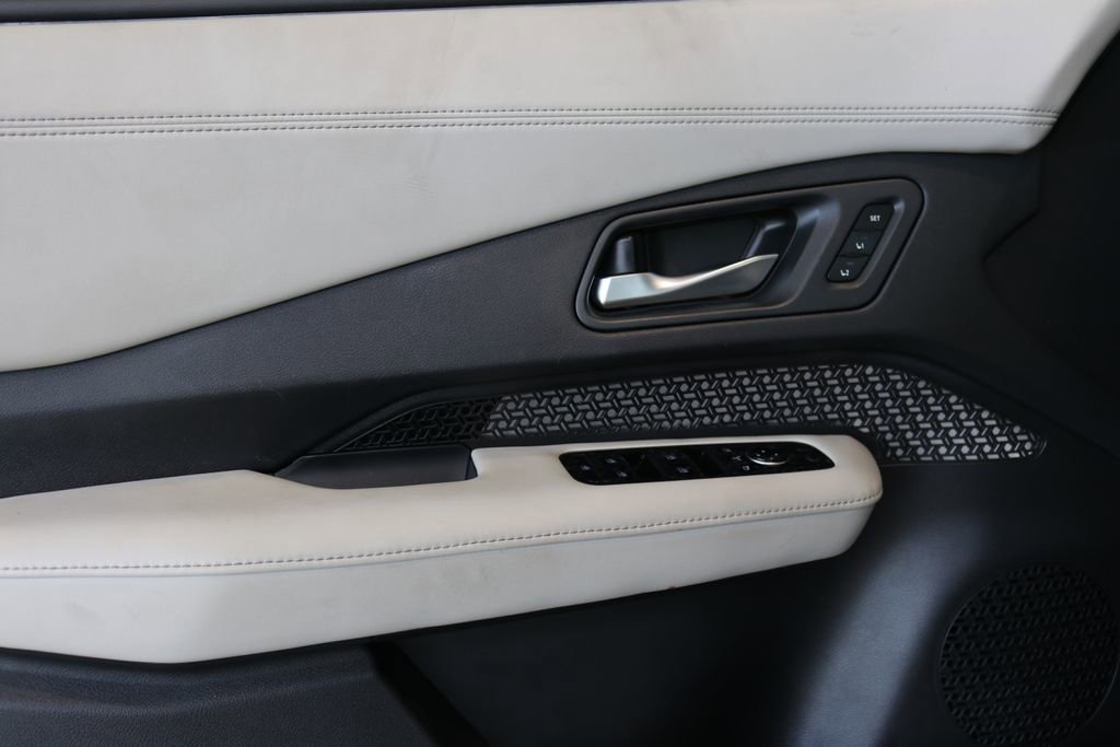 Used 2023 Nissan Ariya AWD image 13