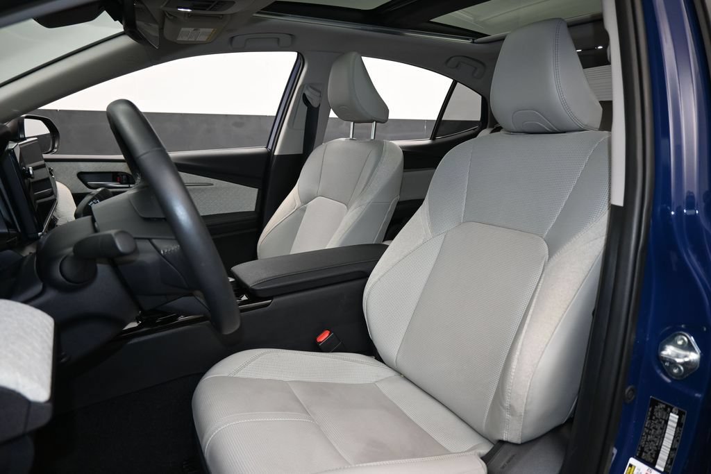 Used 2025 Toyota Camry XLE FWD image 10