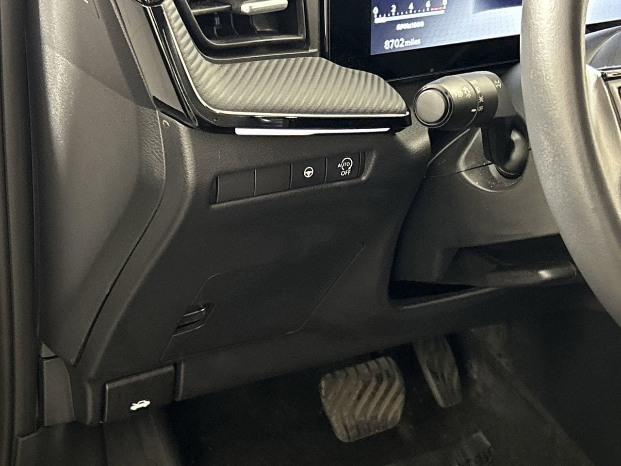 Used 2025 Nissan Kicks SR FWD image 12