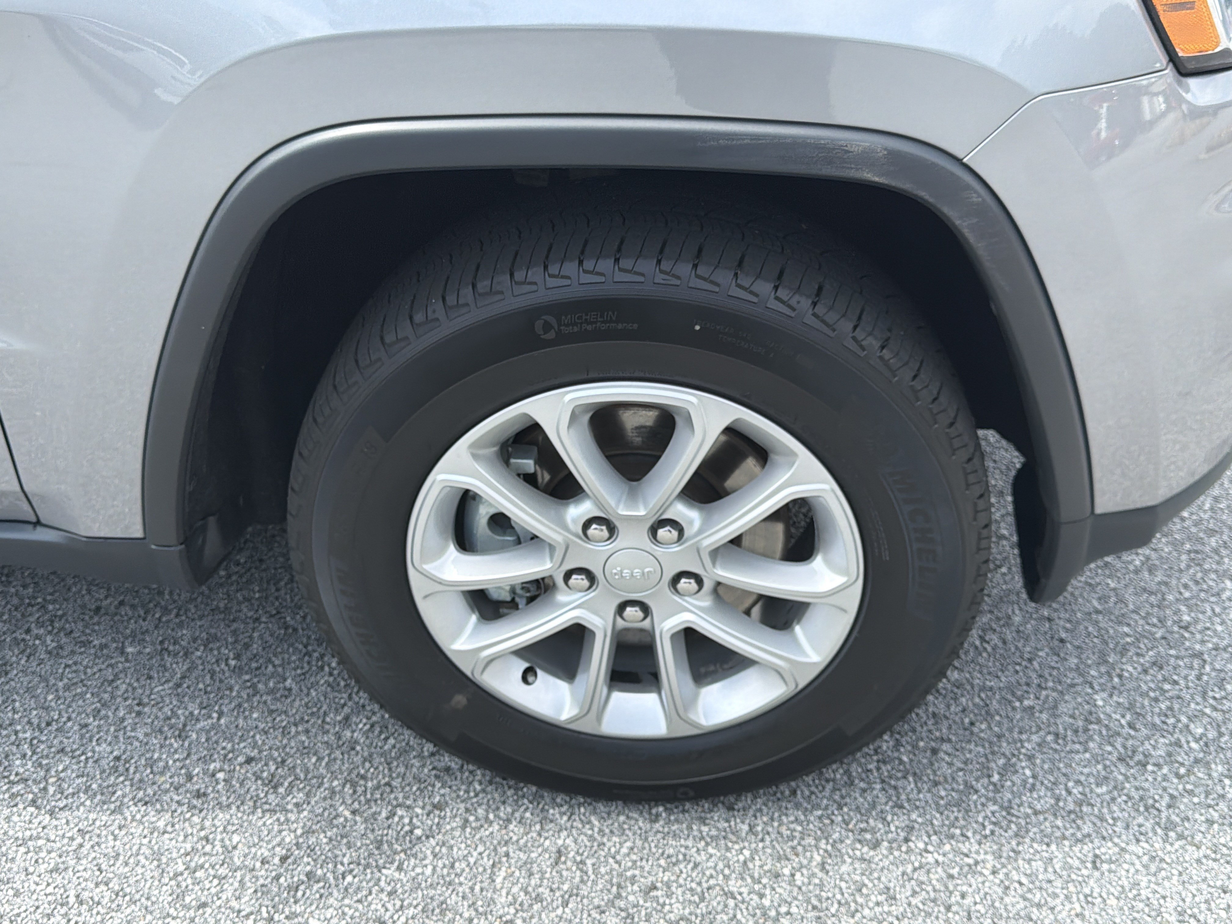Used 2021 Jeep Grand Cherokee Laredo RWD image 14