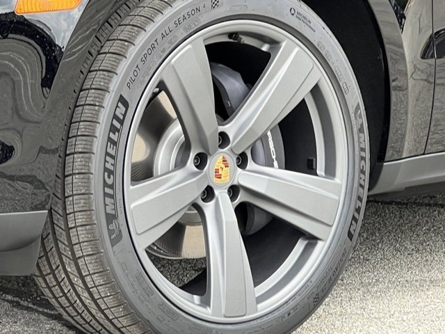 New 2025 Porsche Macan image 12