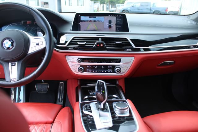 Used 2022 BMW 750i xDrive w/ M Sport Package AWD/4WD image 17
