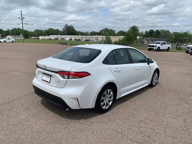 Used 2026 Toyota Corolla LE FWD image 7