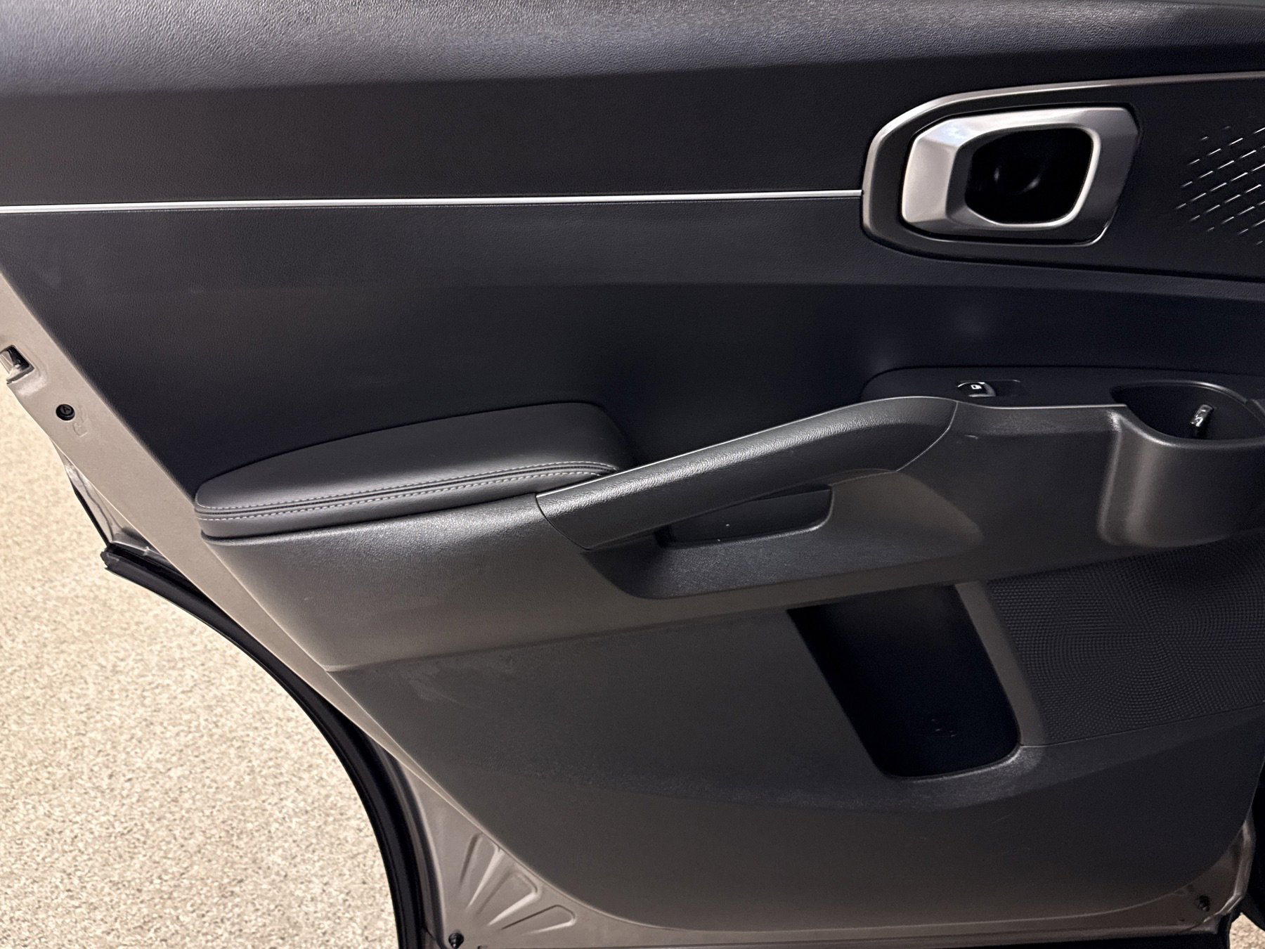 Used 2025 Kia Sorento EX w/ EX Panoramic Sunroof Package image 11