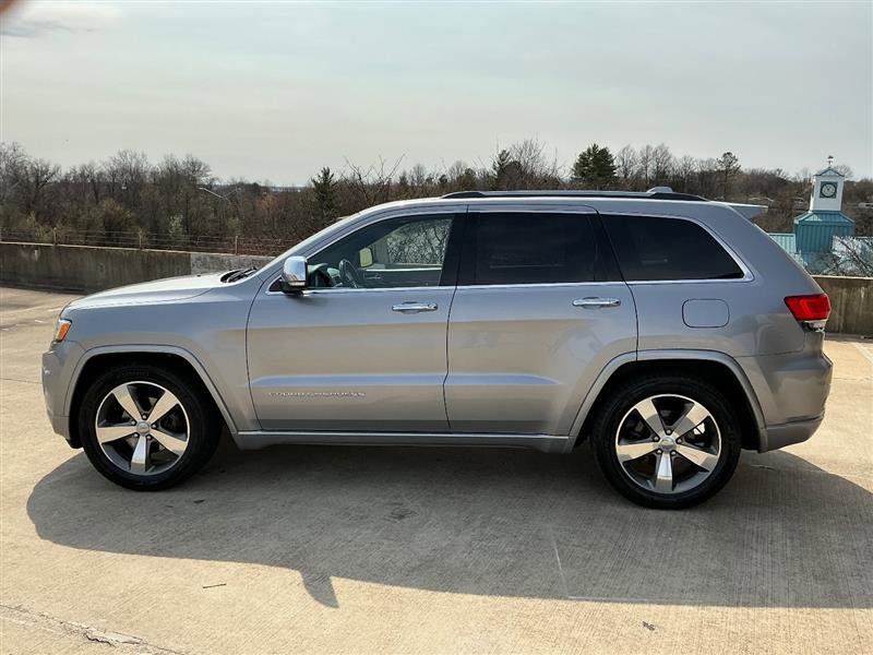 Used 2016 Jeep Grand Cherokee Overland w/ Advanced Technology Group AWD/4WD image 3