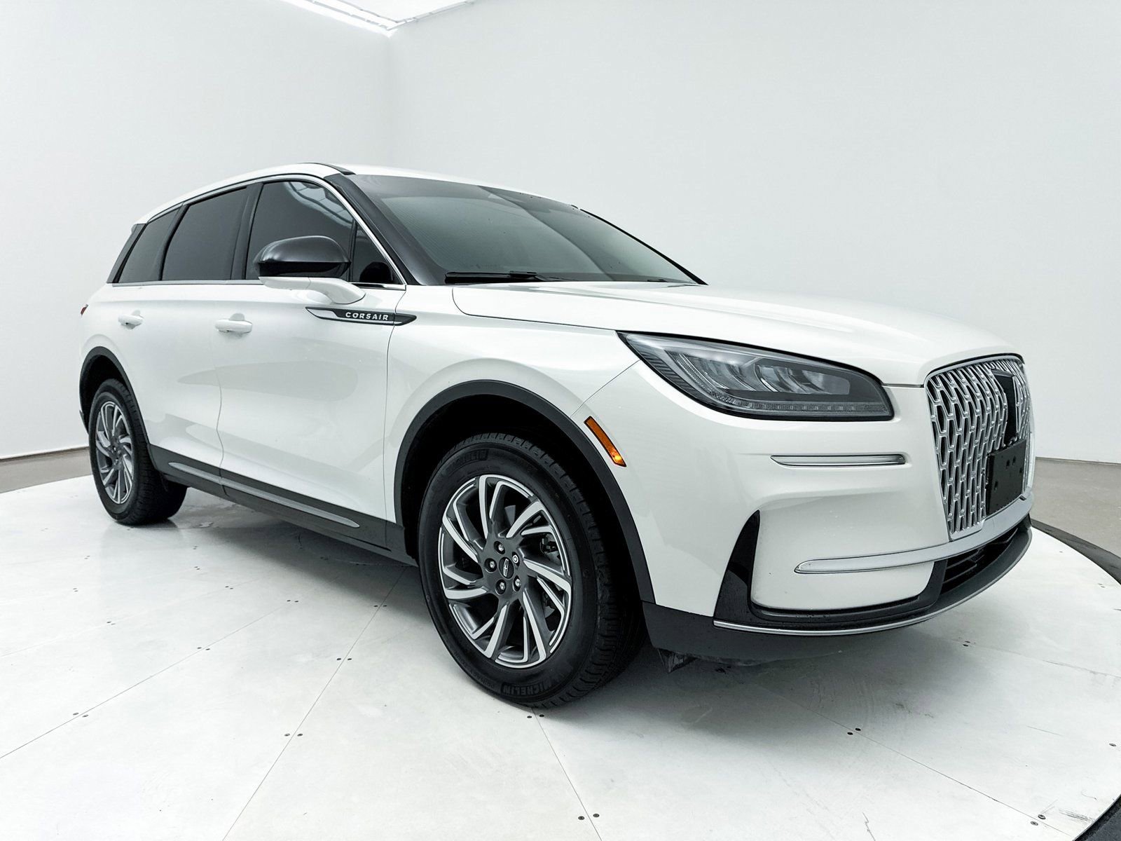 Used 2024 Lincoln Corsair FWD image 11