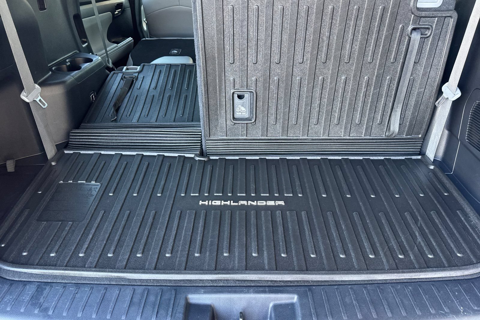 Used 2024 Toyota Highlander XLE AWD/4WD image 19