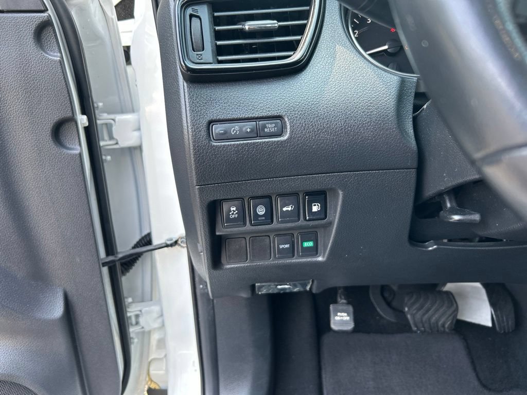 Used 2019 Nissan Rogue SV FWD image 25