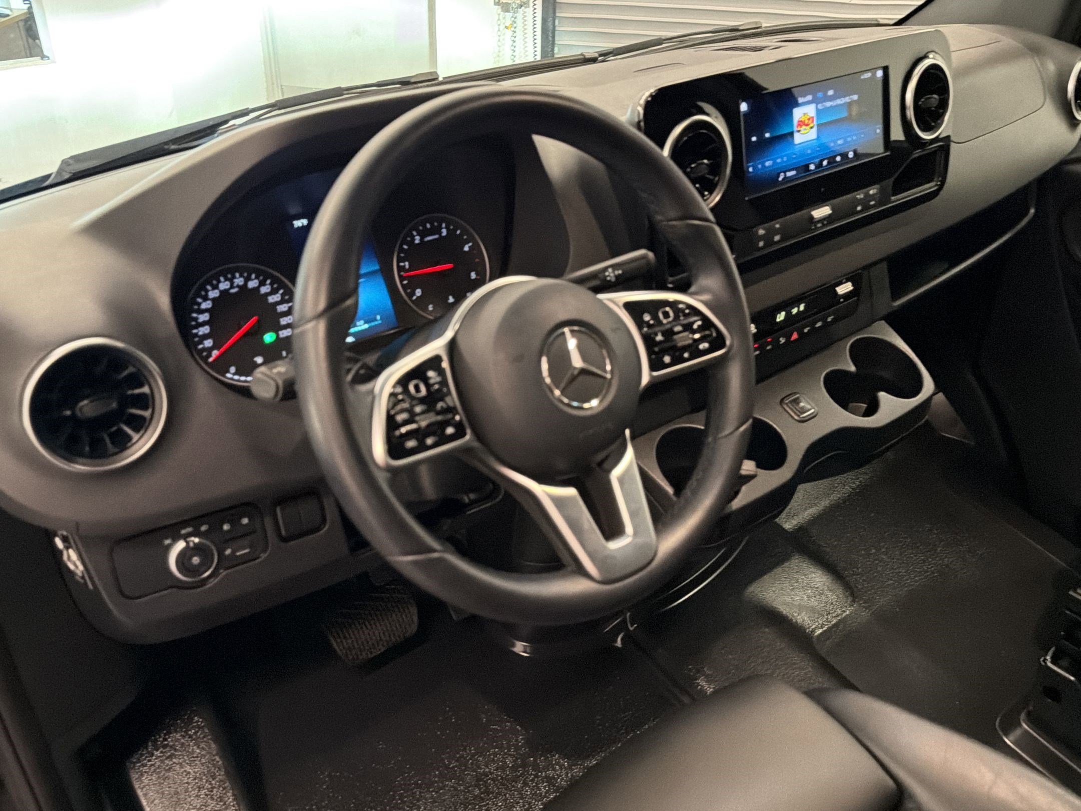 Used 2022 Mercedes-Benz Sprinter 3500 image 4