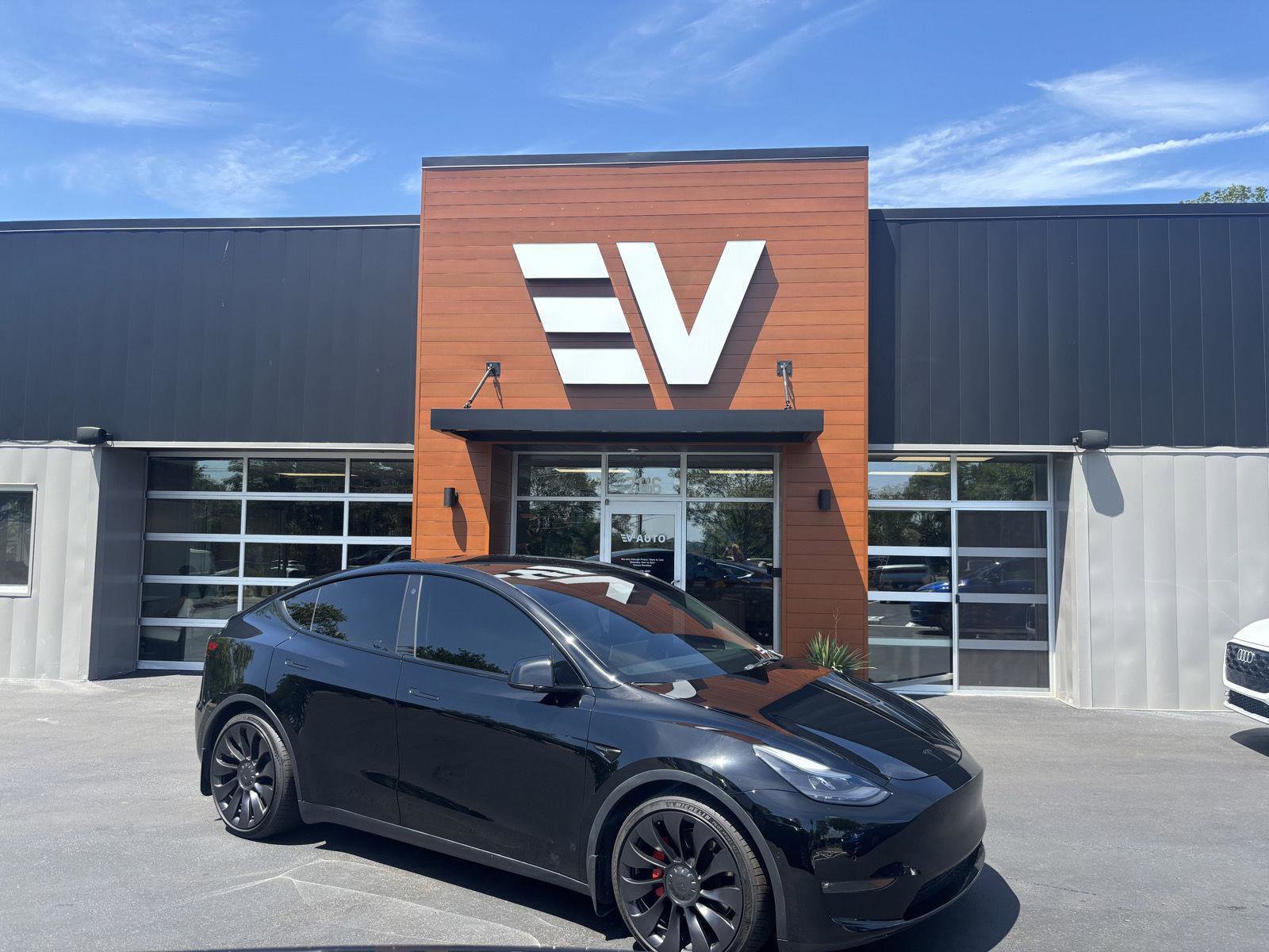 Used 2022 Tesla Model Y Performance AWD/4WD image 1