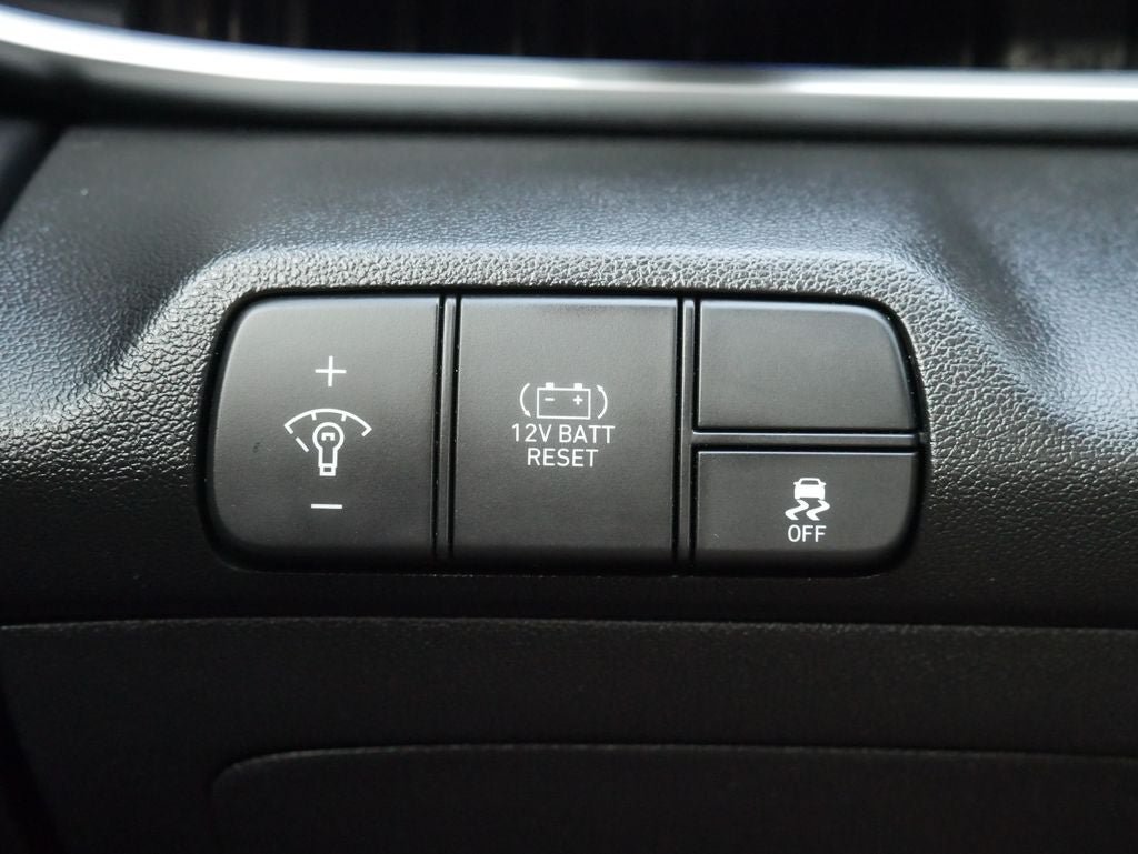 Used 2025 Hyundai Elantra Limited FWD image 35