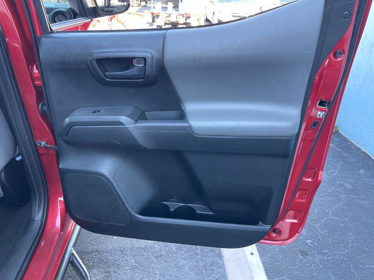 Used 2017 Toyota Tacoma SR RWD image 34
