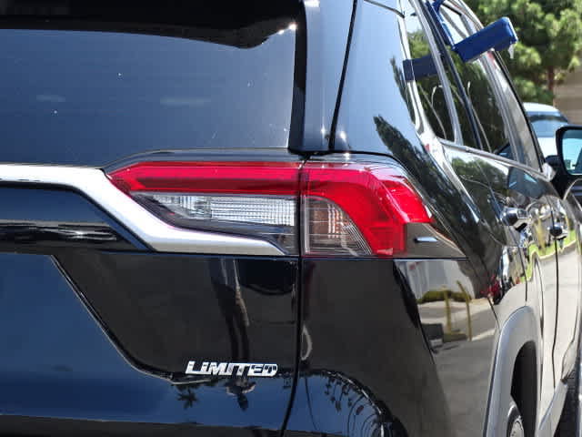 Used 2019 Toyota RAV4 Limited w/ Carpet Mat Package FWD image 12