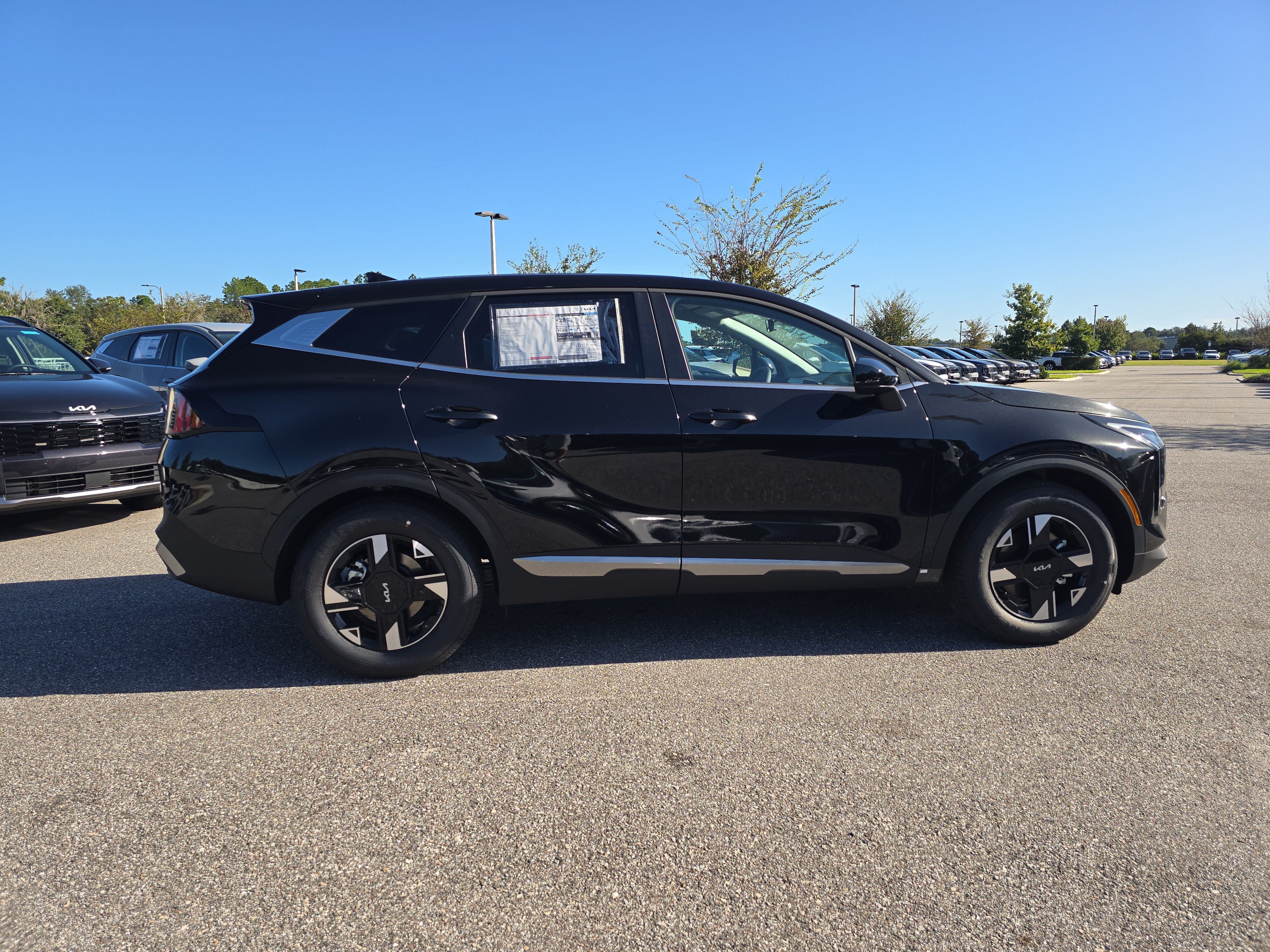 New 2027 Kia Sportage LX FWD image 8