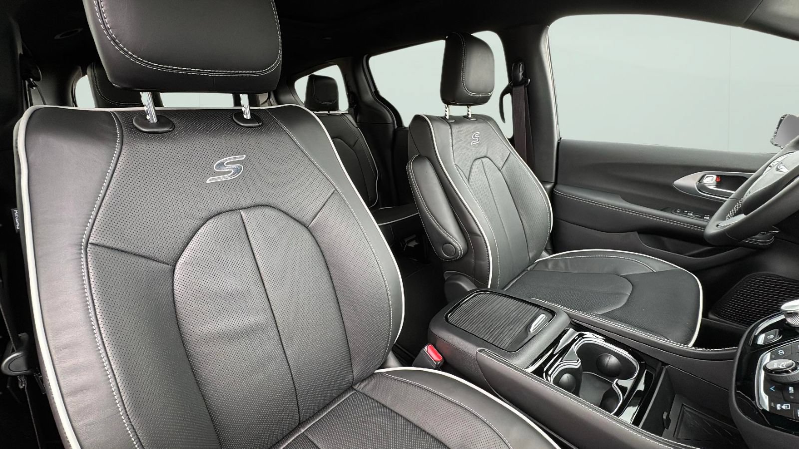 New 2026 Chrysler Pacifica Limited w/ S Appearance Package FWD image 21