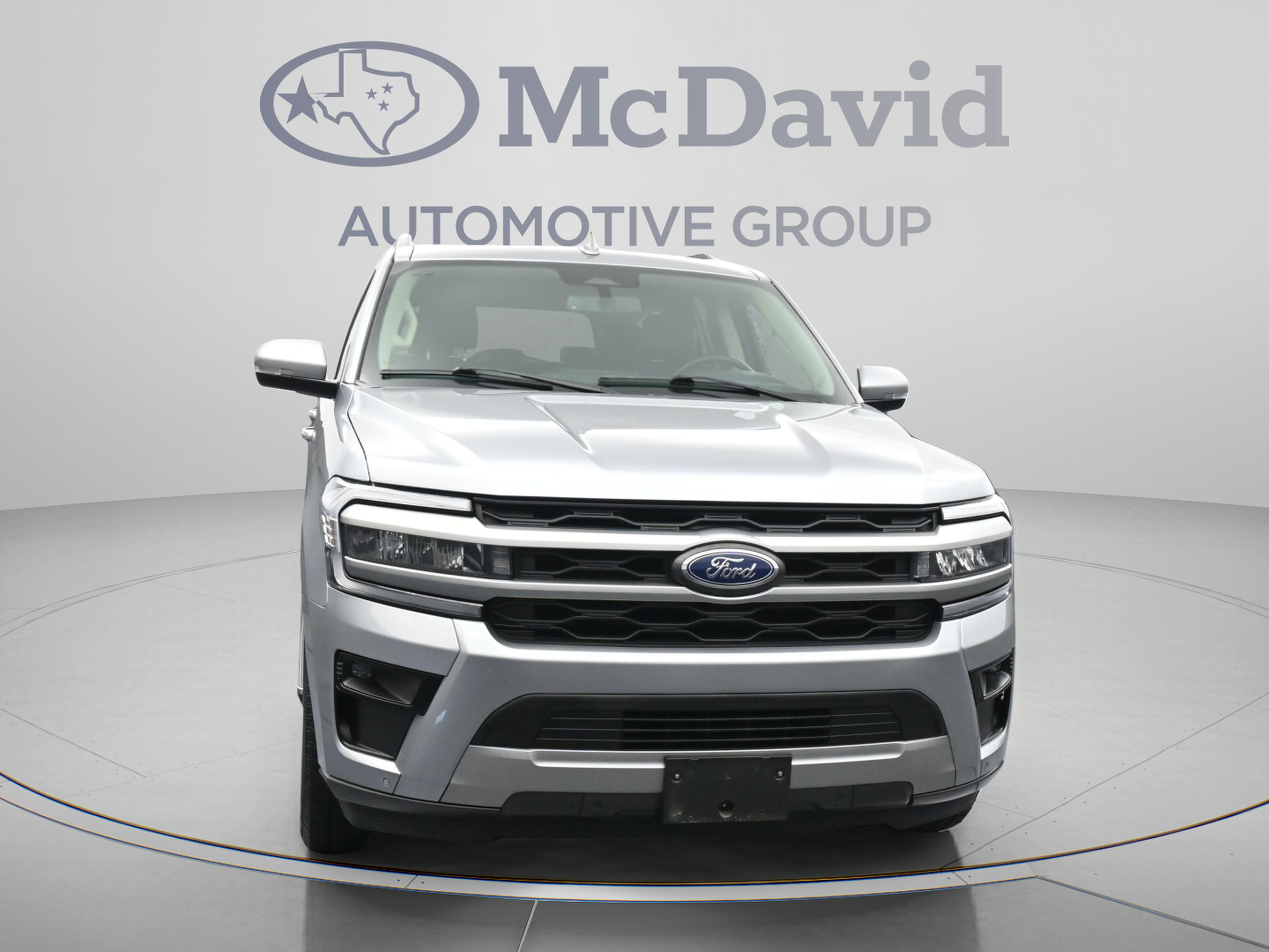 Used 2023 Ford Expedition XLT RWD image 2