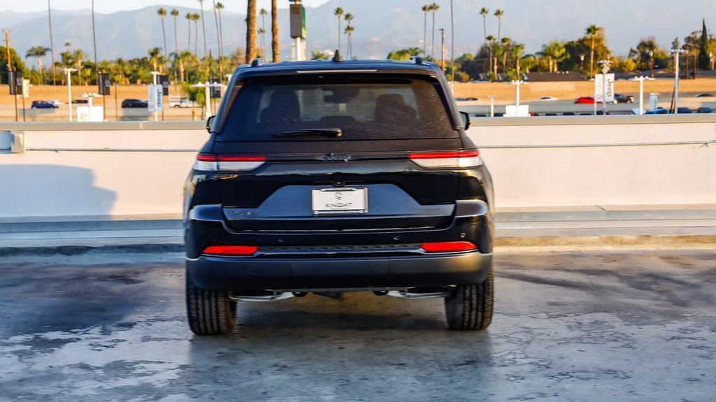 New 2025 Jeep Grand Cherokee Altitude image 35