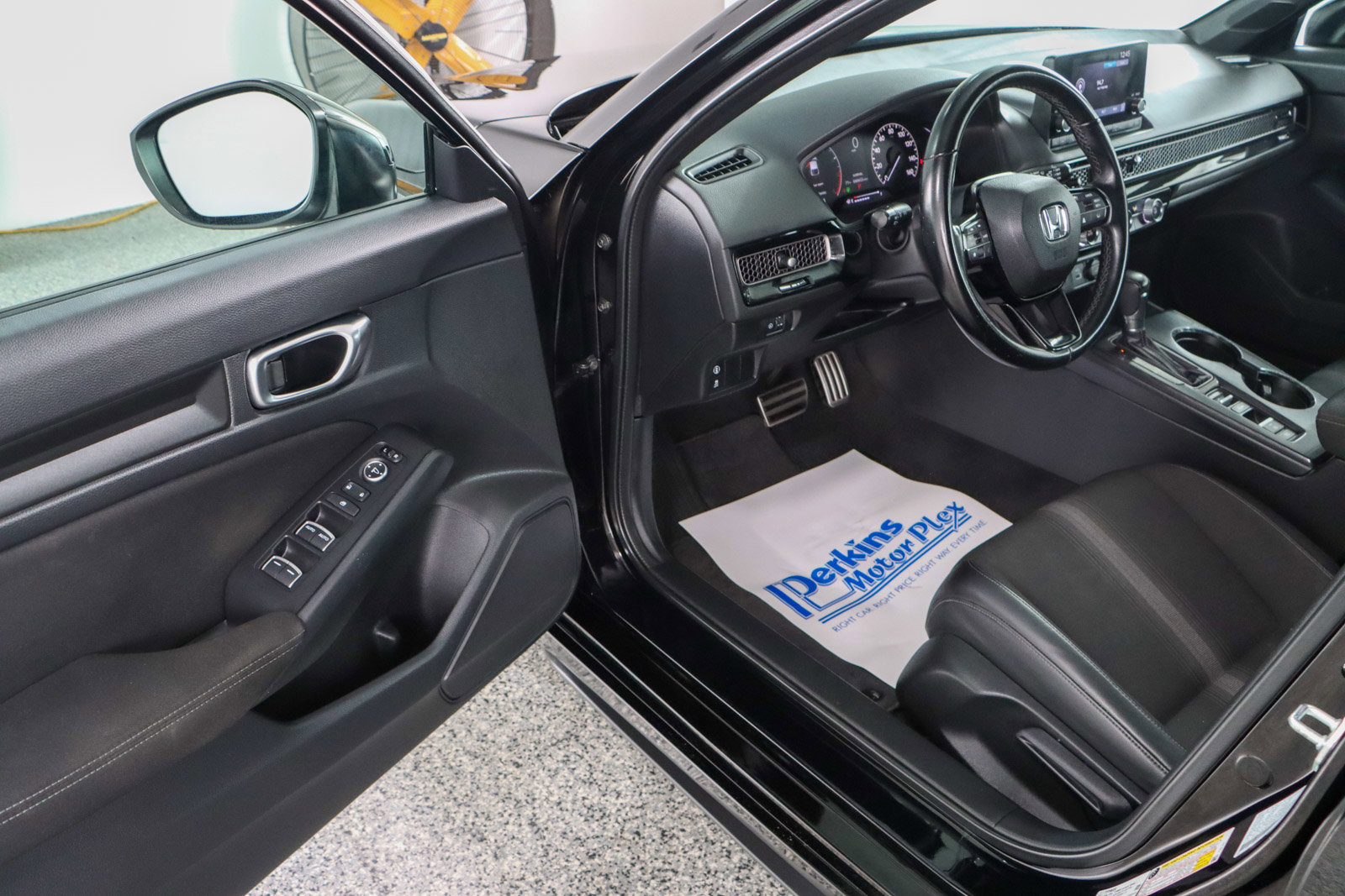 Used 2023 Honda Civic Sport image 3