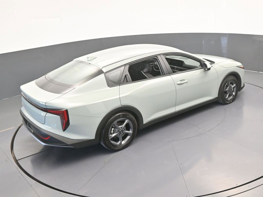 Used 2025 Kia K4 LXS image 46
