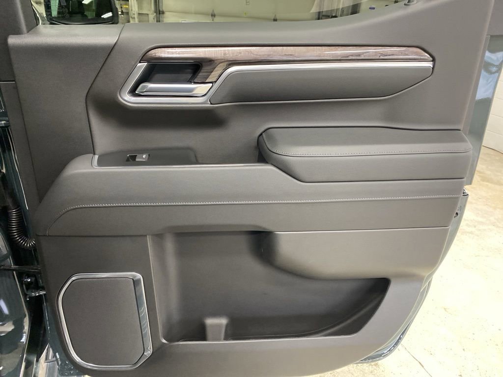 New 2026 Chevrolet Silverado 1500 LTZ w/ LTZ Premium Package AWD/4WD image 12