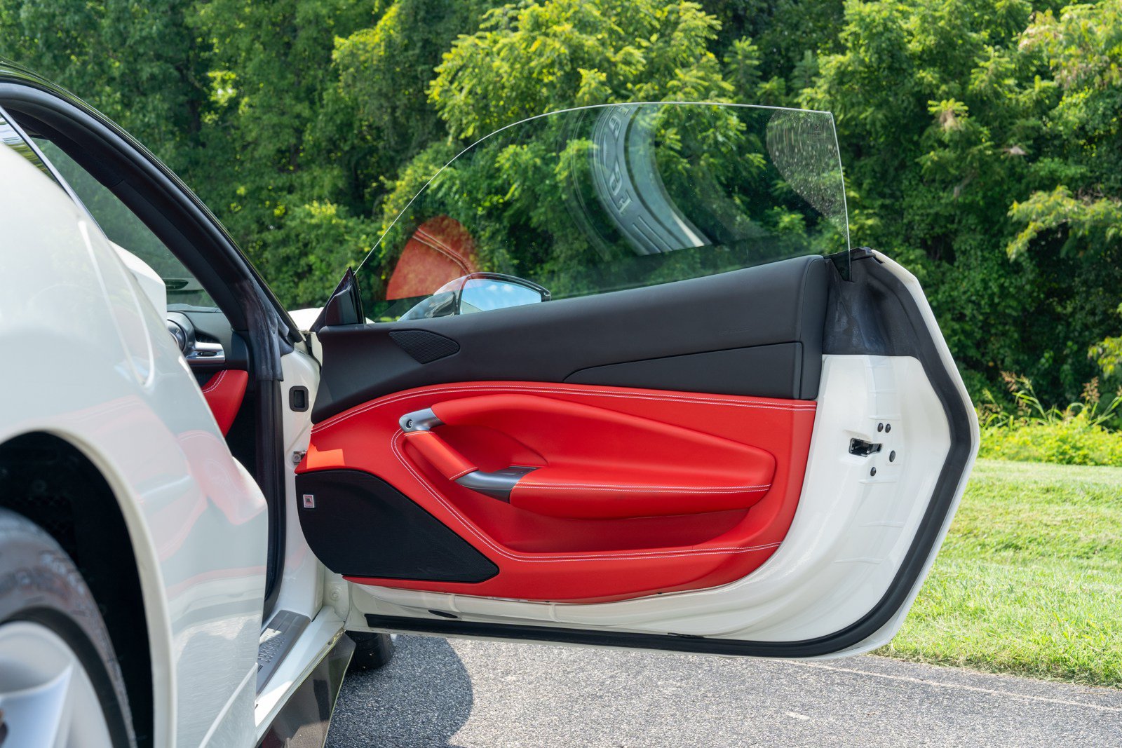 Used 2022 Ferrari F8 Tributo RWD image 43