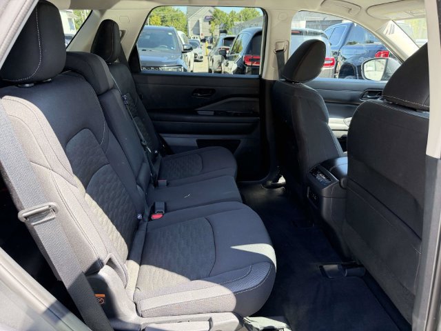 Used 2025 Nissan Pathfinder SV FWD image 13
